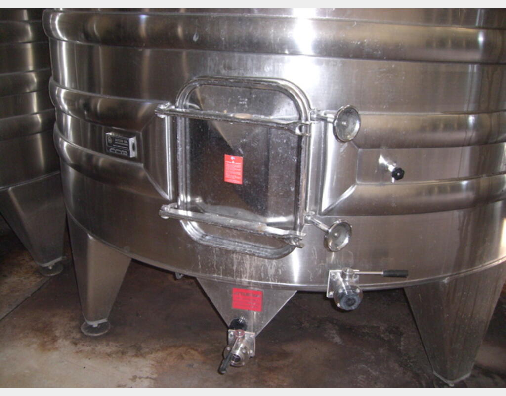Cuve INOX fond conique sur pieds - de 113 hls