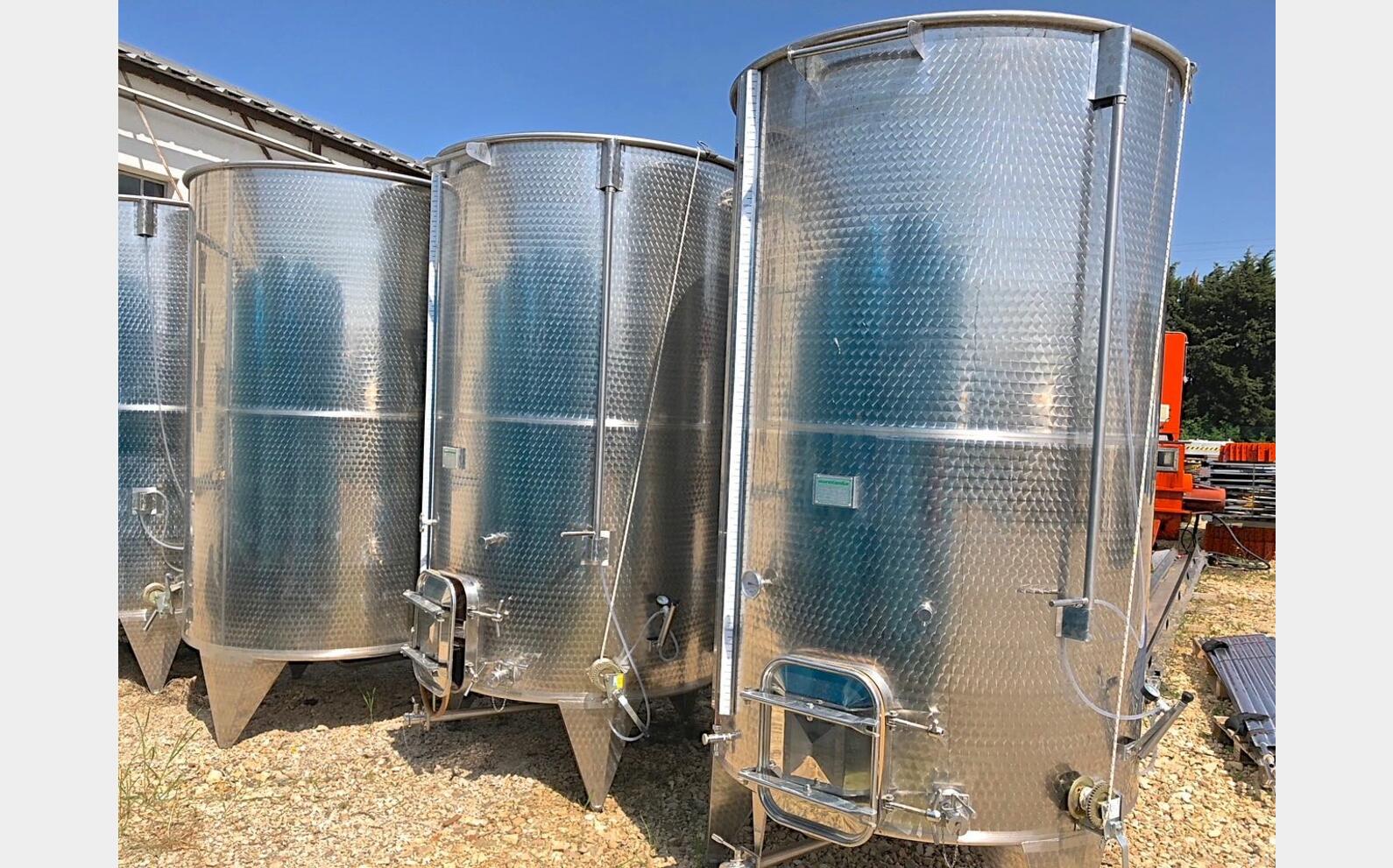 Cuve INOX &agrave; chapeau flottant 50 hls. Fond conique sur pieds