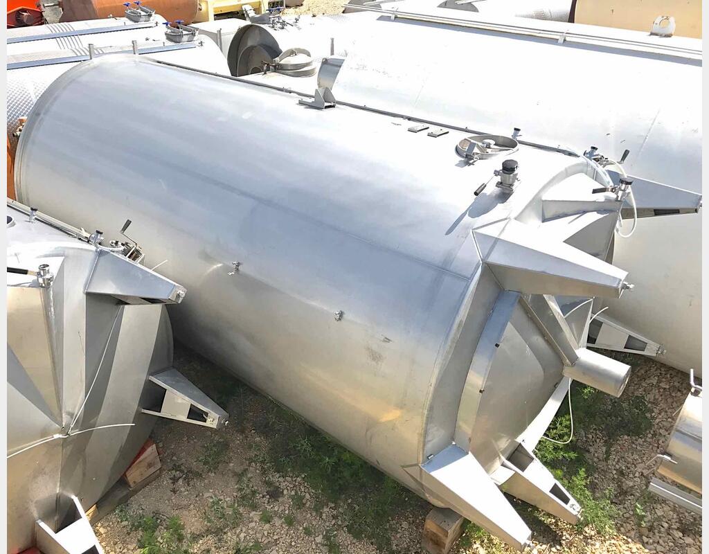 Cuve Inox cylindrique verticale capacit&eacute; : 205,43 hls (20543 litres)