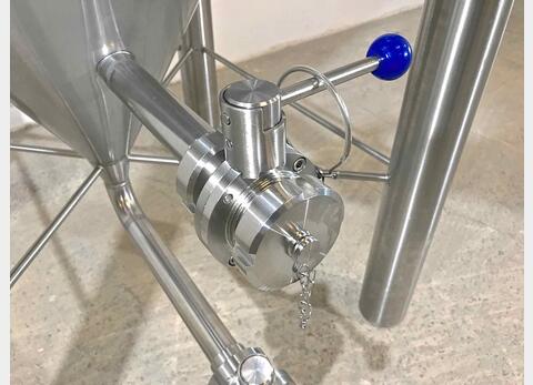 Cuve ferm&eacute;e sur pieds cylindro conique MATERIEL NEUF