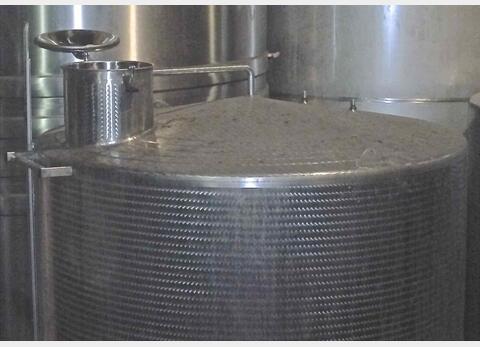Cuve inox ferm&eacute;e sur pieds