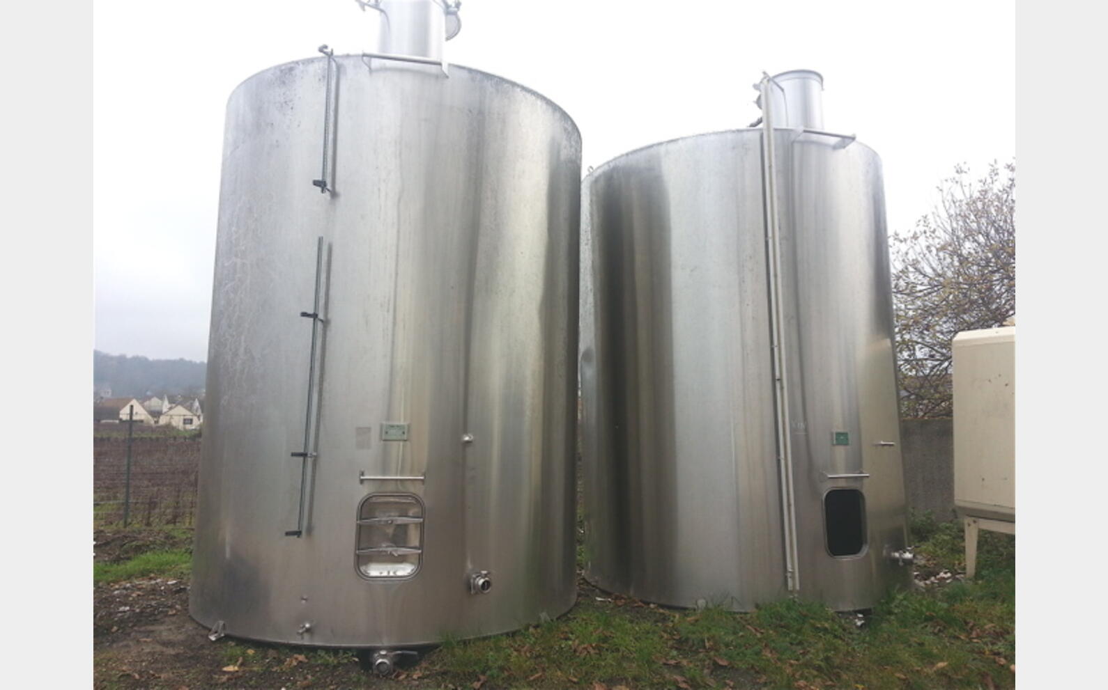 Cuve Inox 316  ferm&eacute;e de 350 hls