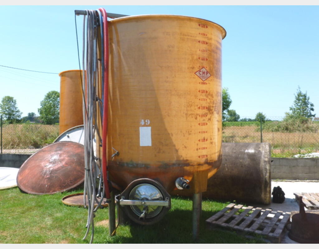 cuve stockage polyester Volume : 50 hecto (5000 litres)