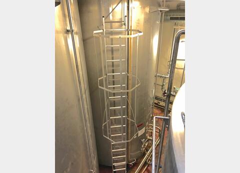 Cuve inox fond conique sur pieds - Volume : 25.500 litres