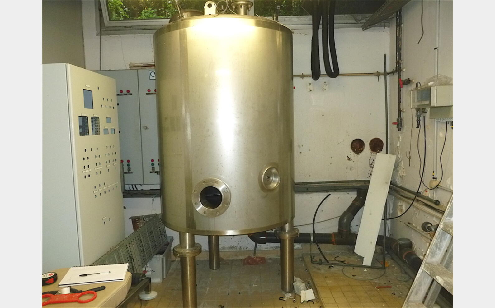 Cuve INOX 316L virole et fond isol&eacute;e Volume : 1500 litres