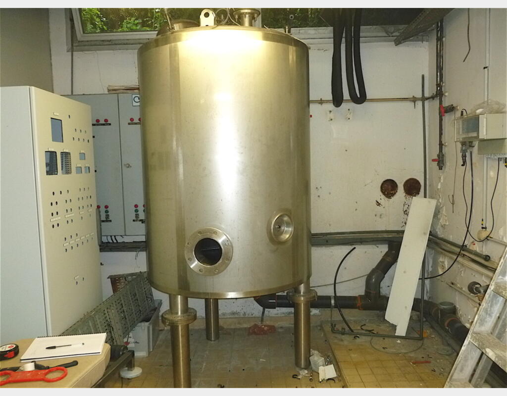 Cuve INOX 316L virole et fond isol&eacute;e Volume : 1500 litres