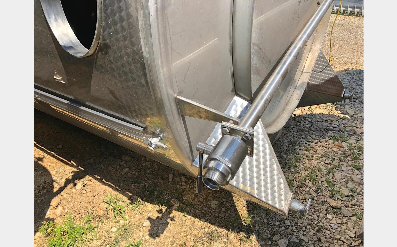 Cuve Inox cylindrique verticale PU0118 Ferm&eacute;e sur pieds