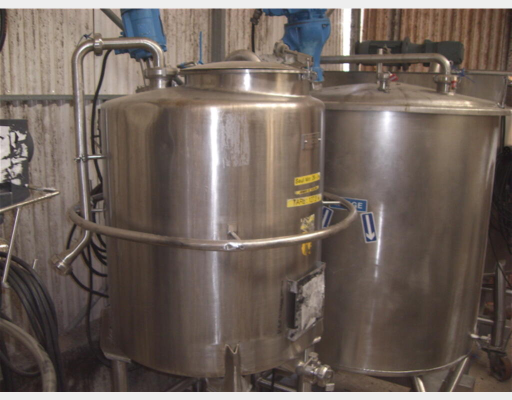 1 cuve inox 316L agit&eacute;e de 316 litres