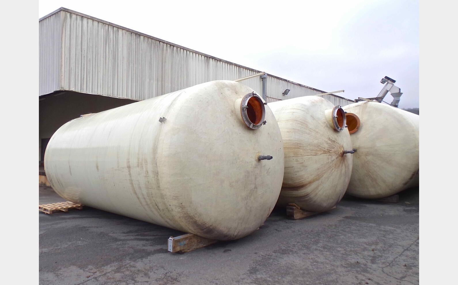 Cuve fibre fond plat sur radier Volume : 50 000 litres (500 hls)