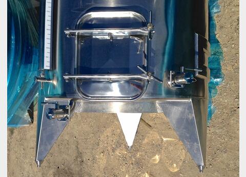 Cuve fermée sur pieds en INOX - Volume : 4200 litres