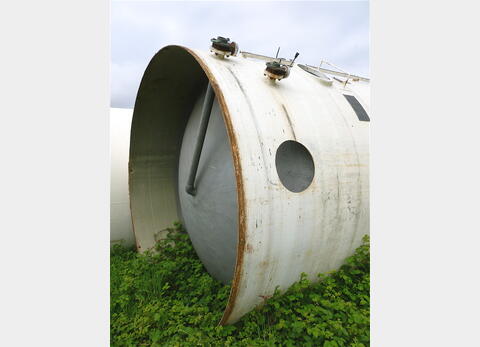 cuve stockage polyester Volume : 300 hecto (30000 litres)