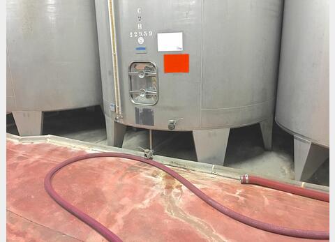 Cuve inox ferm&eacute;e sur pieds