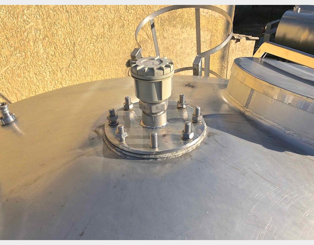 Silo en INOX avec passerelle circulaire - Volume : 2000 litres