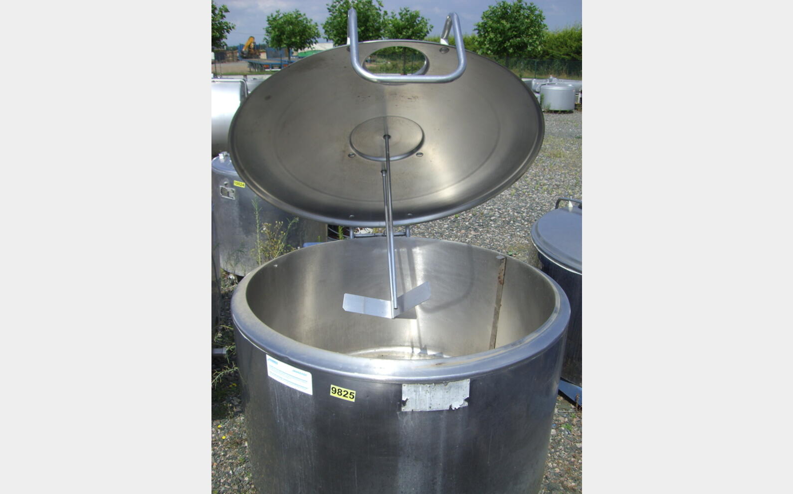 Tank &agrave; lait 550 litres Groupe de froid et agitation .