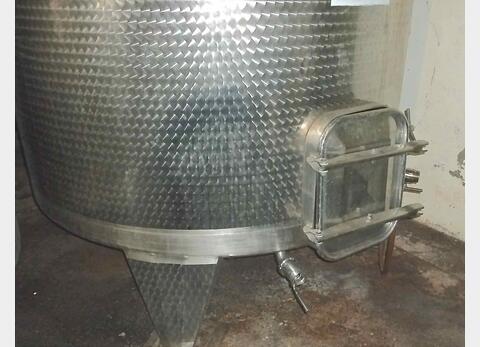 Cuve inox ferm&eacute;e sur pieds