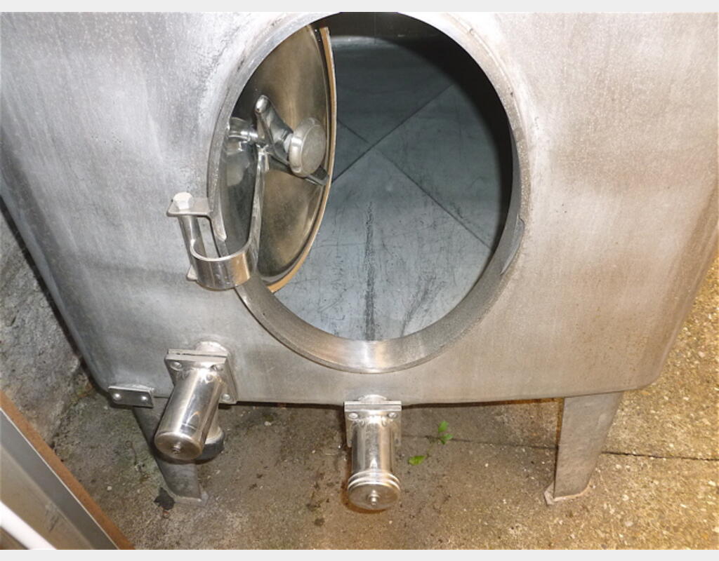 Cuve INOX 304 sur pieds avec drapeau - Volume : 27 hecto (2700 litres)