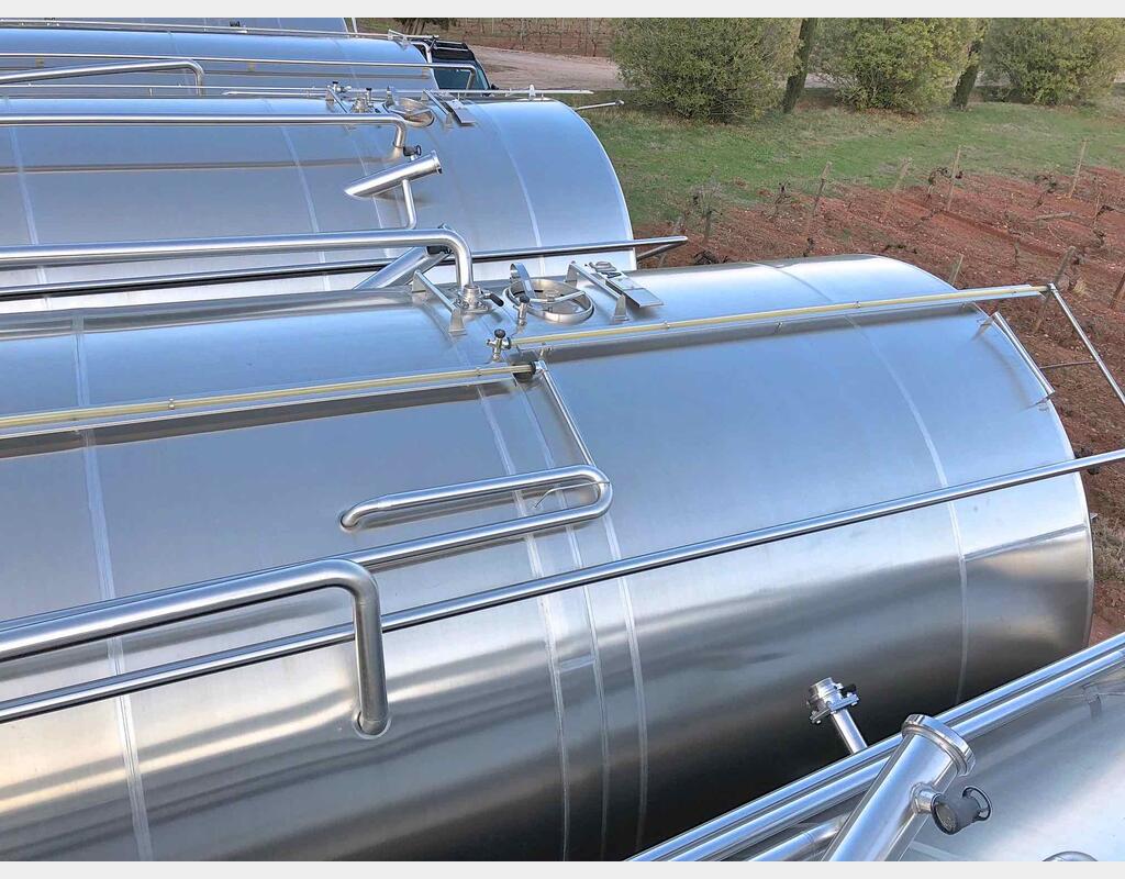 Cuve inox 316L cylindrique verticale Compartiment&eacute;e : 2 X 200 hls