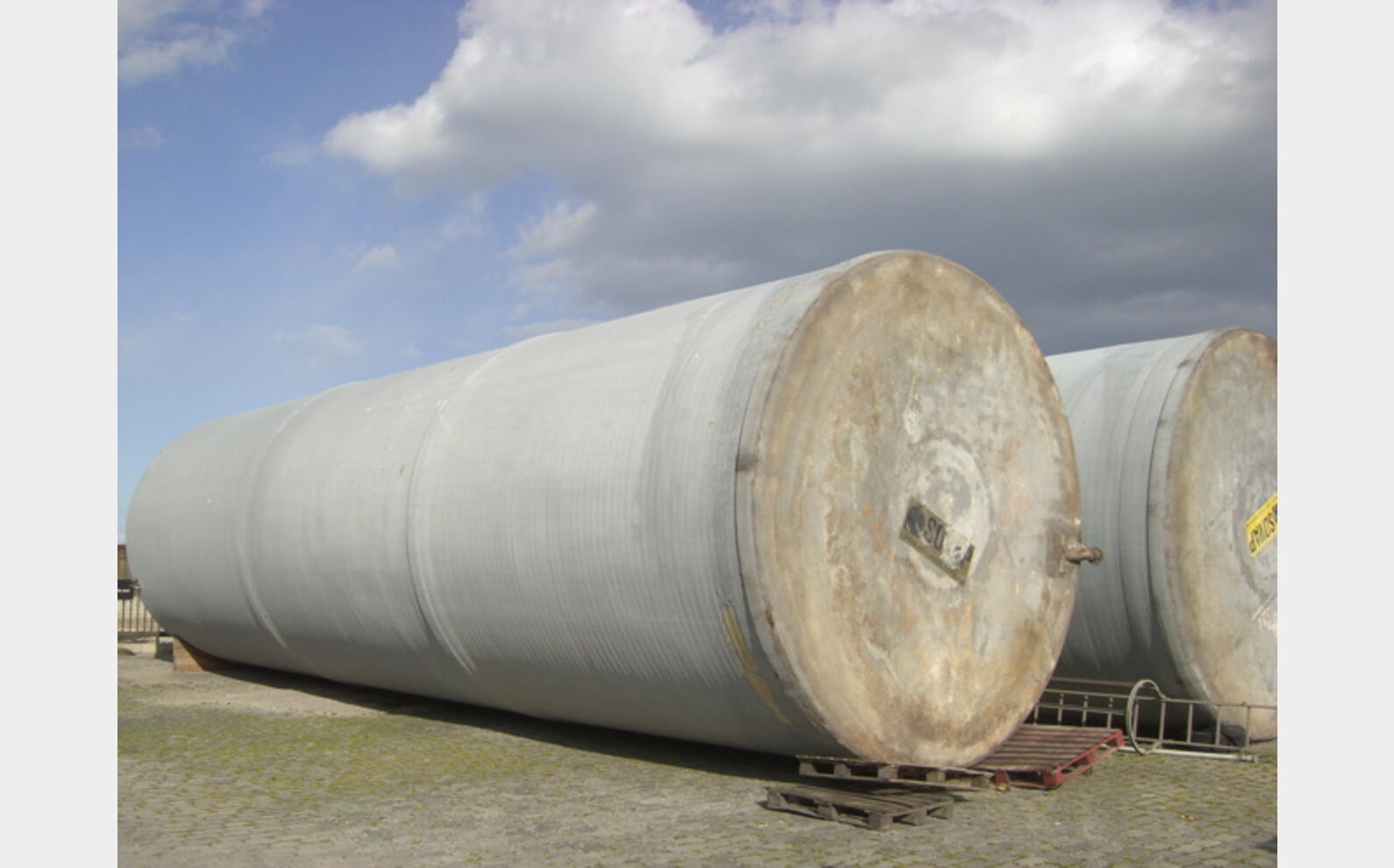 CUVE DE STOCKAGE POLYESTER FOND PLAT