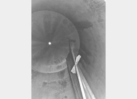 Cuve inox cylindrique verticale agitée - isolée sur pieds capacité 100 hls