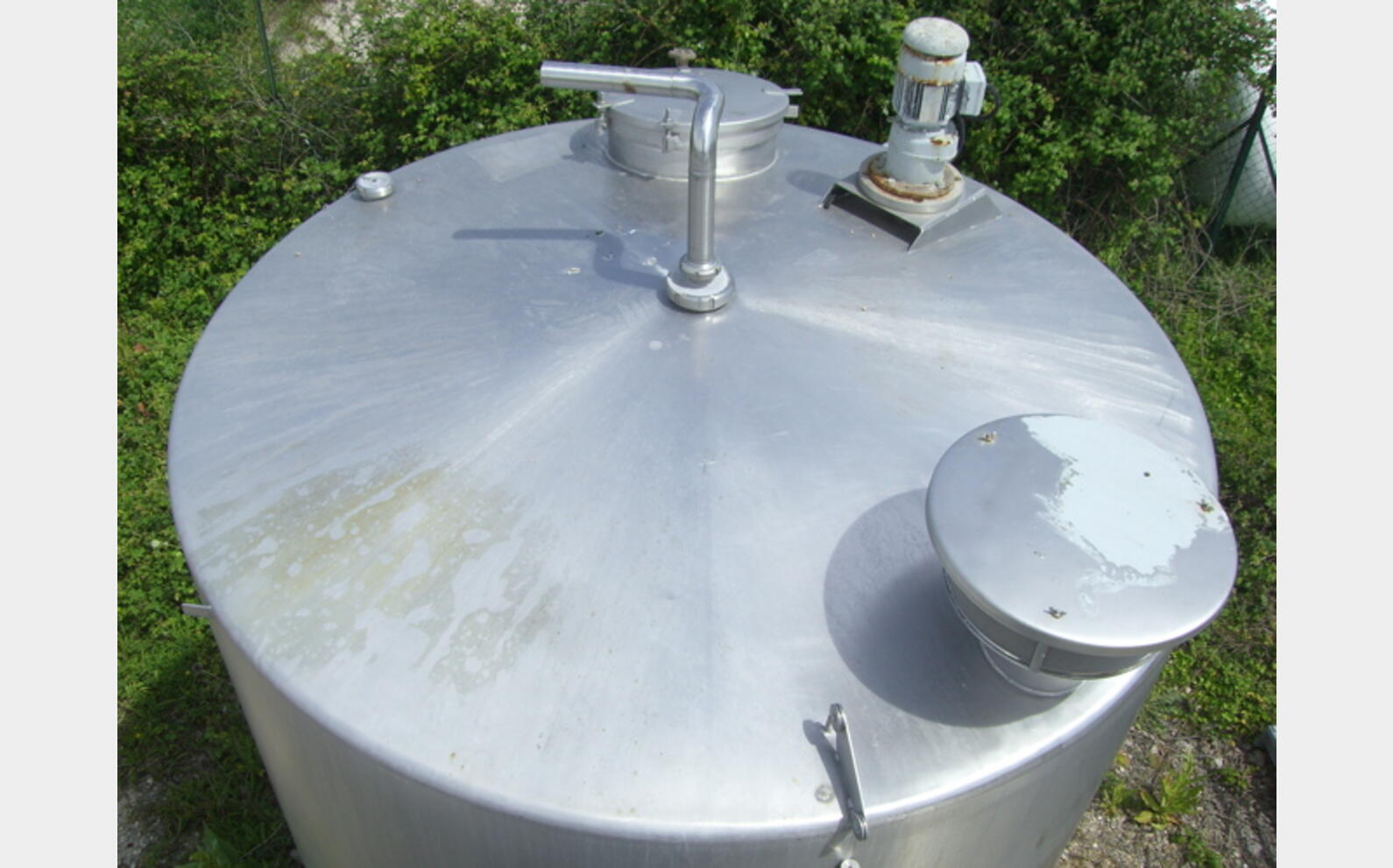 Cuve INOX agit&eacute;e Volume : 8000 litres