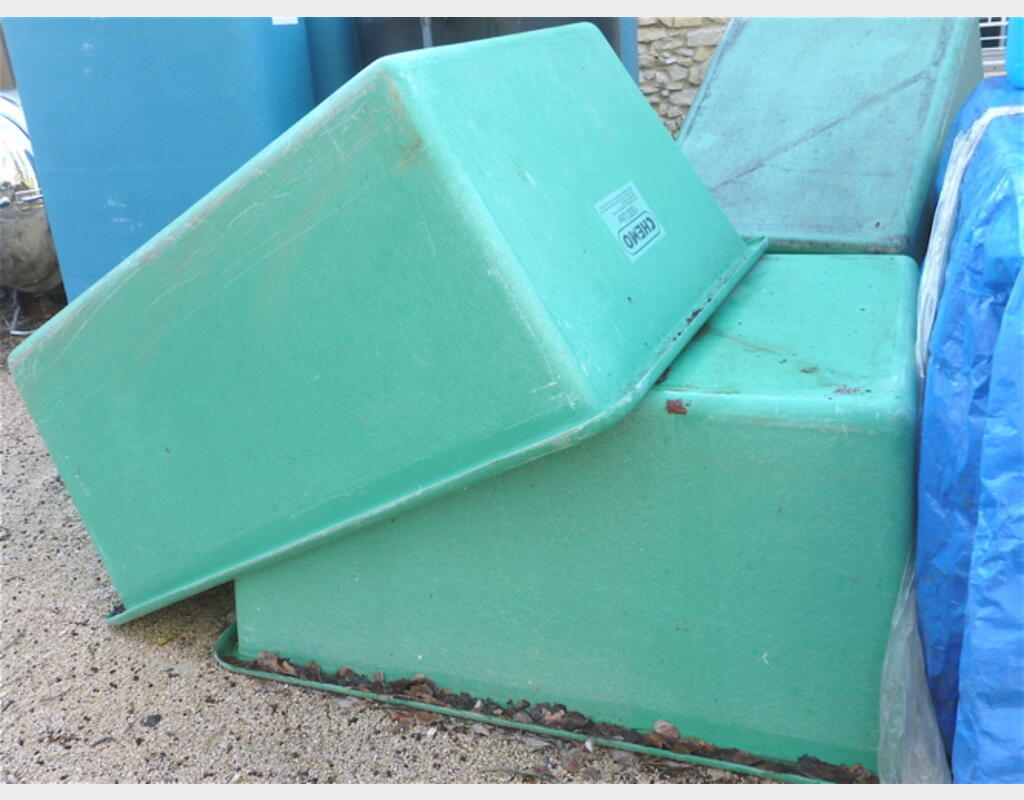 Bac Ch&eacute;mo polyester PFV Volume : 1500 litres (15 HL)