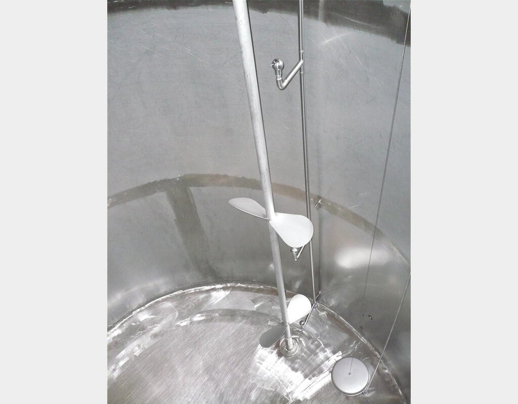 cuve de mélange INOX 304 de 22 m3  - cylindrique verticale sur pieds