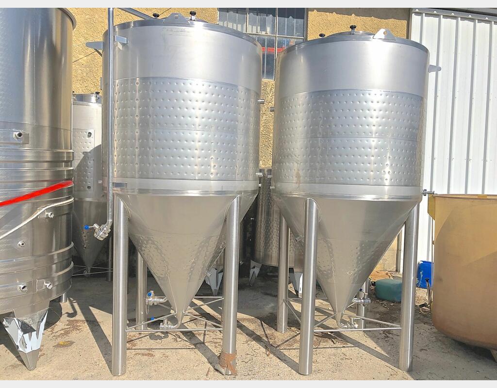 Cuve ferm&eacute;e sur pieds cylindro conique MATERIEL NEUF