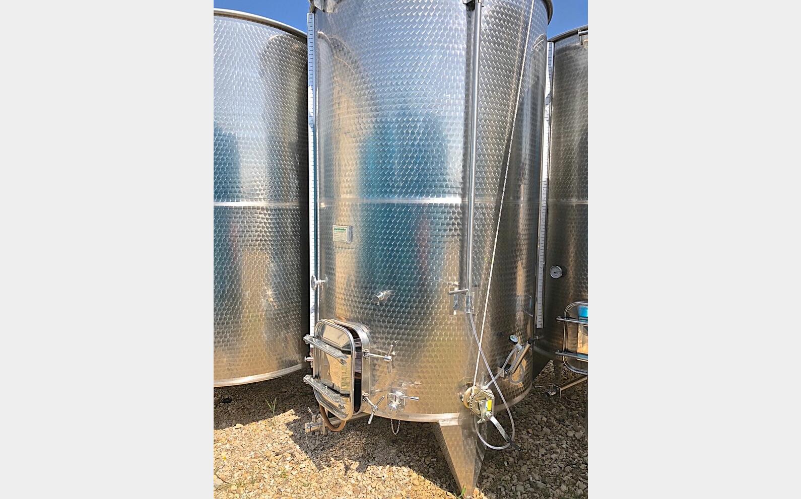 Cuve INOX &agrave; chapeau flottant 50 hls. Fond conique sur pieds