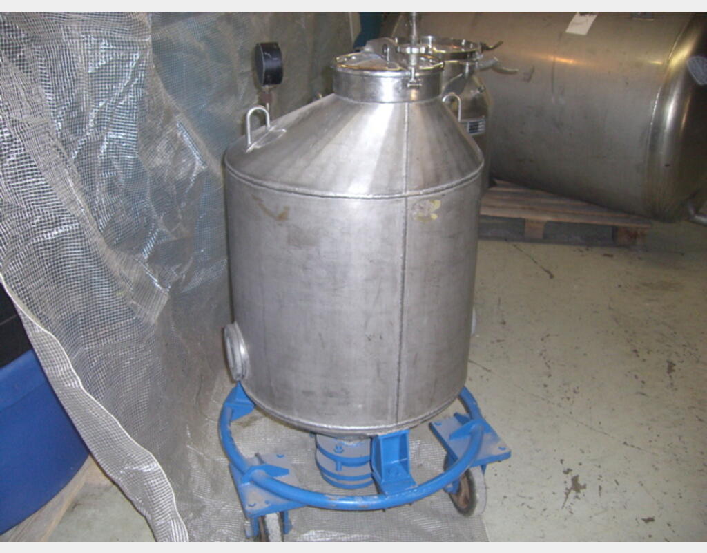 Cuve de stockage INOX - Cylindrique verticale à roulettes