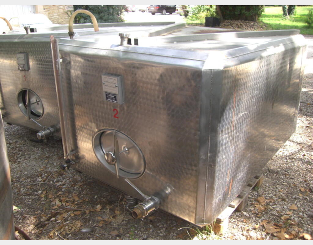 Cuve de stockage en INOX - Volume : 25 HL (2500 litres)