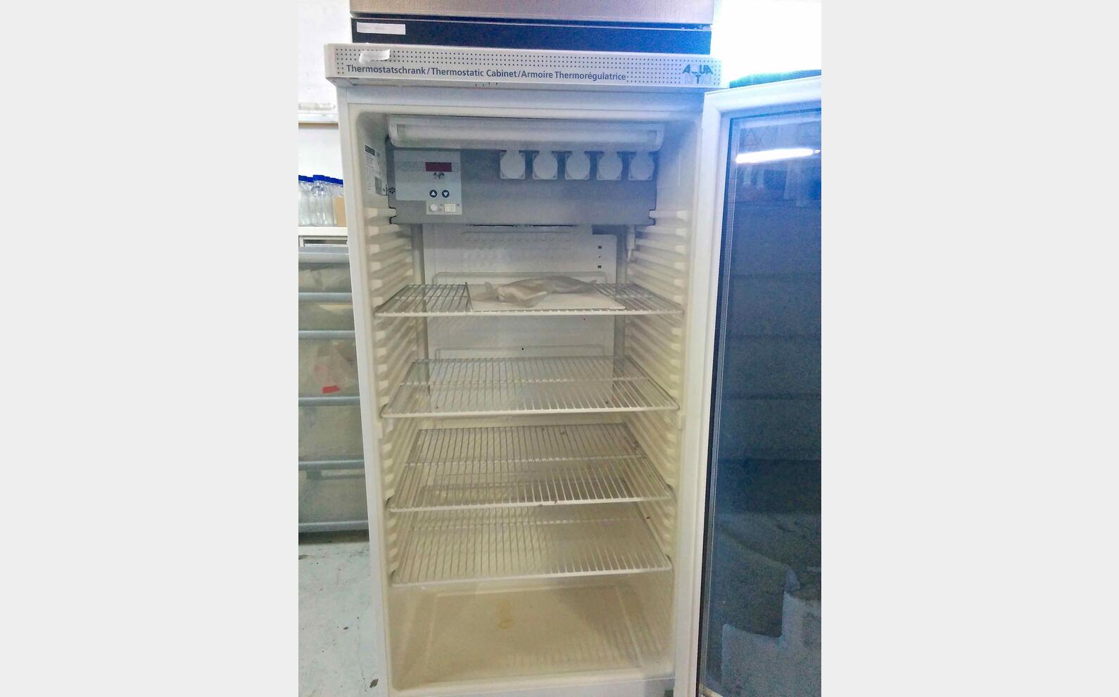 Etuve / armoire thermo r&eacute;gul&eacute;e 260 litres Mod&egrave;le : FKS2602 Aqualytic