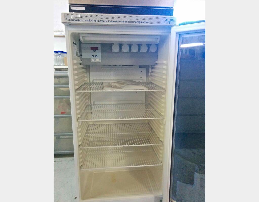 Etuve / armoire thermo régulée - Marque : Liebherr