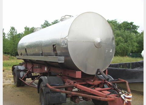 Citerne Inox 304 L , deux compartiments - Sur chassis roulant , cuve isolé