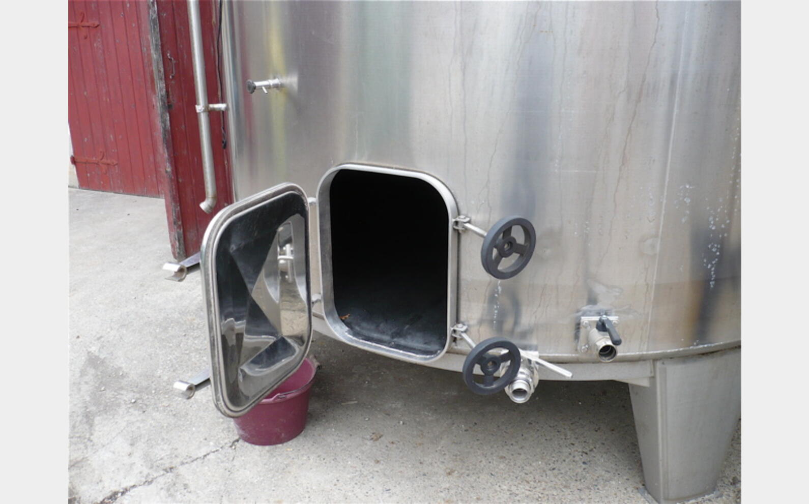 cuve de stockage INOX 304 avec serpentin provenance vinicole