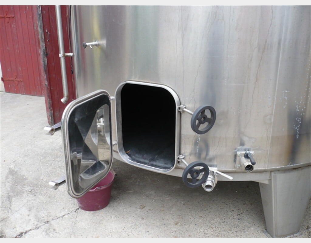 cuve de stockage INOX 304 de 150 hls - cylindrique verticale sur pieds