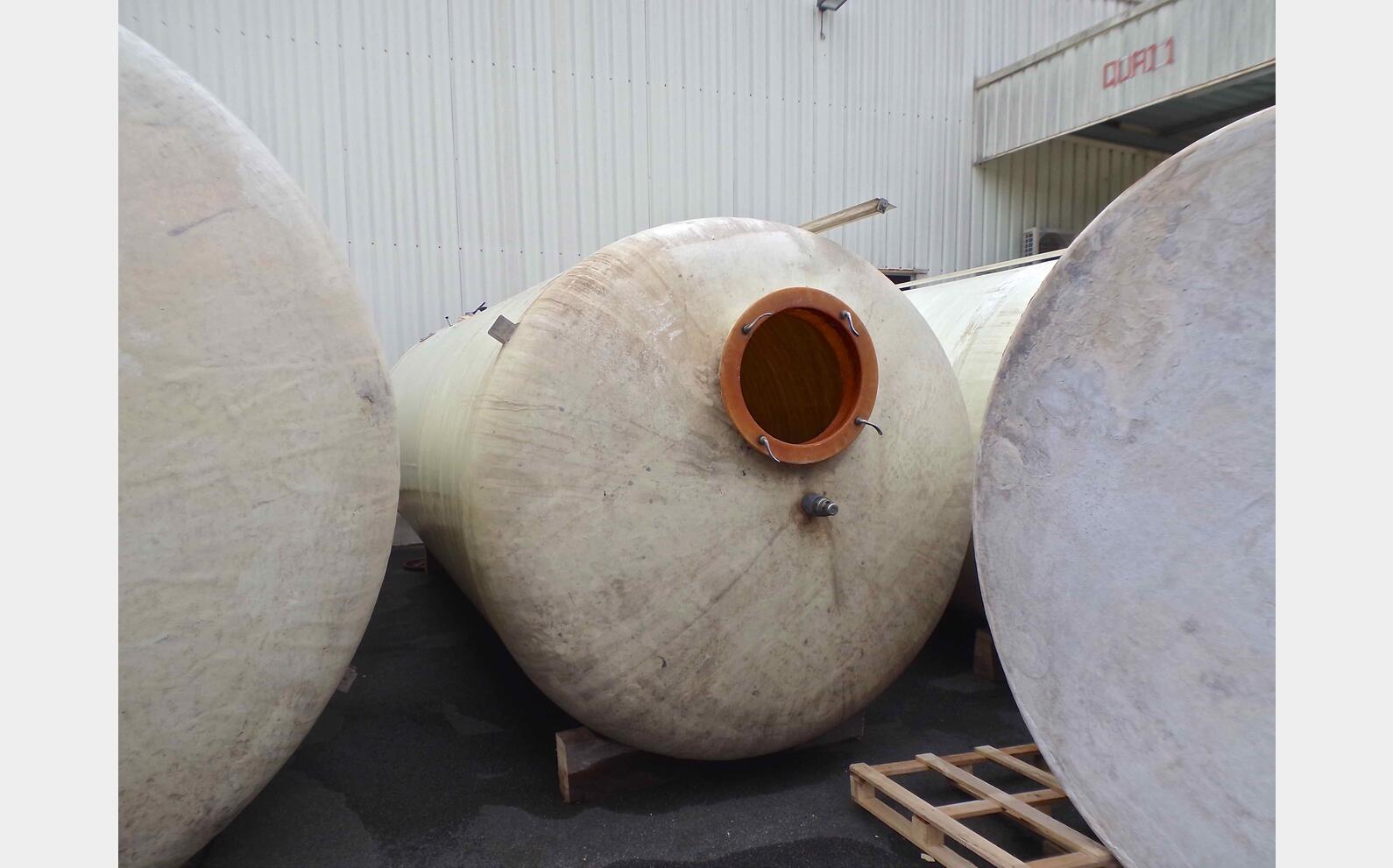 Cuve fibre fond plat sur radier Volume : 25 000 litres (250 hls)