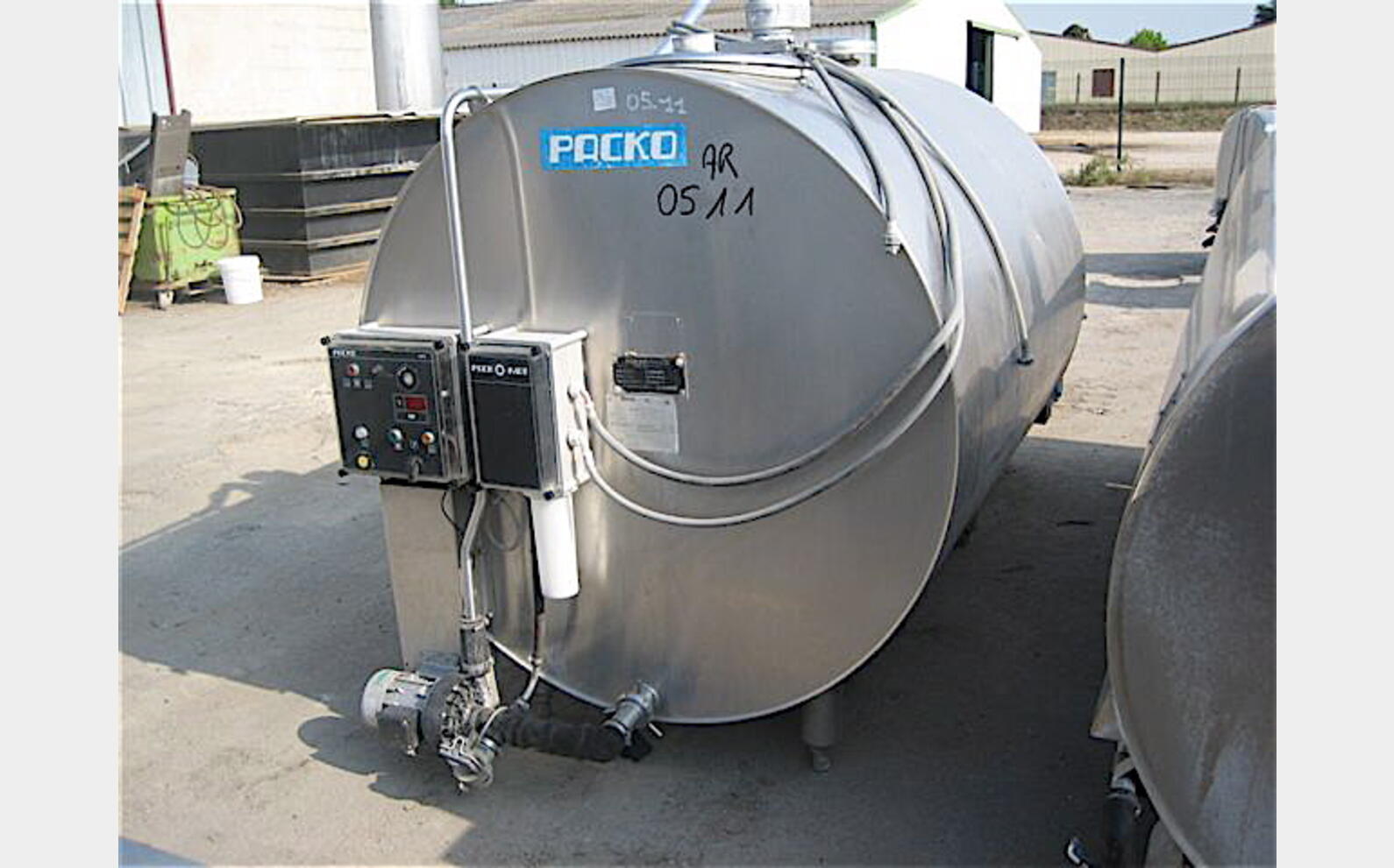 Tank &agrave; lait 1600 litres Groupe de froid et agitation .