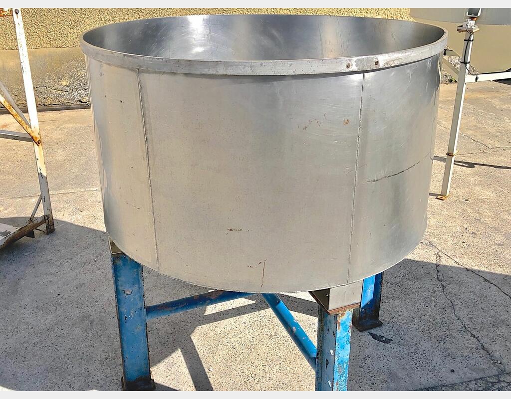 Bac de stockage inox - Capacité : 650 L