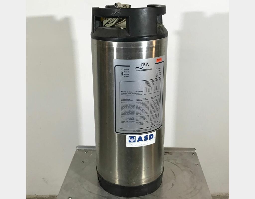 D&eacute;min&eacute;ralisateur &agrave; r&eacute;sine r&eacute;g&eacute;n&eacute;rable