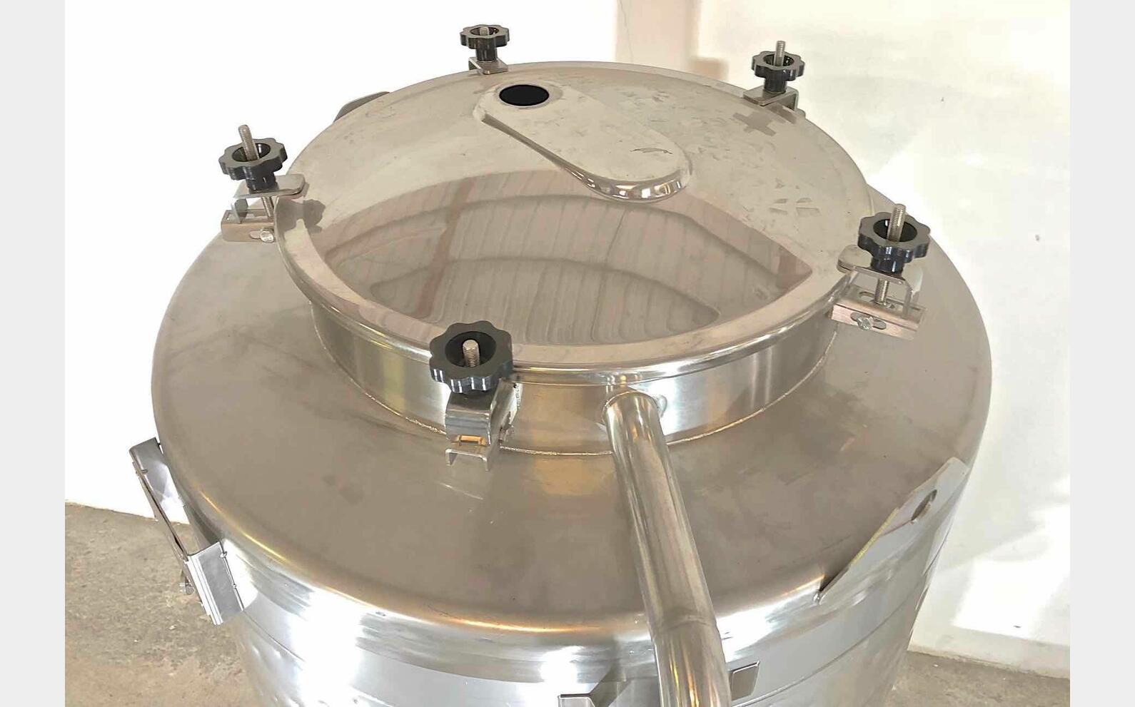 Closed tank on cylindrical conical feet 3.2 HL (320 liters) ARSILAC
