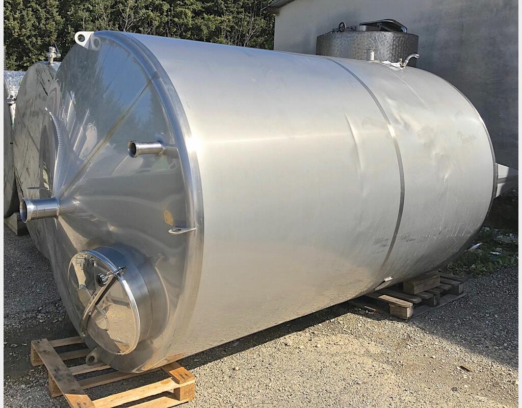 Cuve inox ferm&eacute;e sur pieds