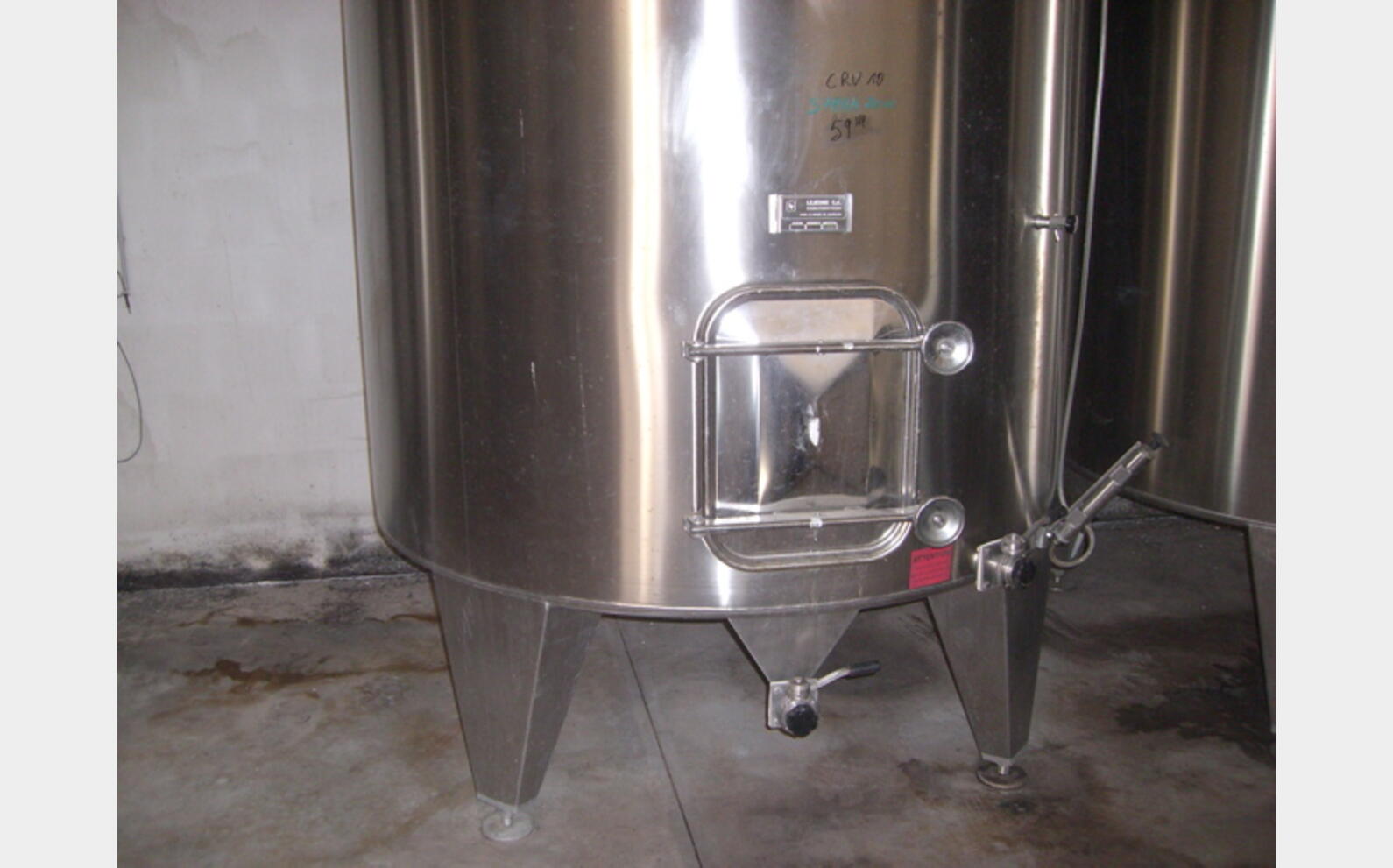 Cuve INOX fond conique sur pieds