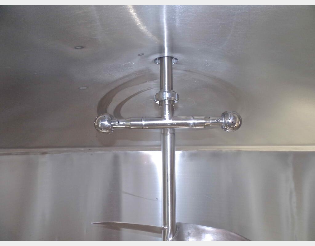 Cuve isolée , agitée , et circuit - volume : 10 000 litres