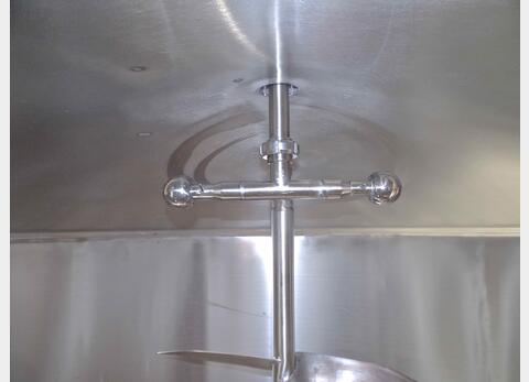 Cuve isol&eacute;e, agit&eacute;e avec circuit INOX 304L