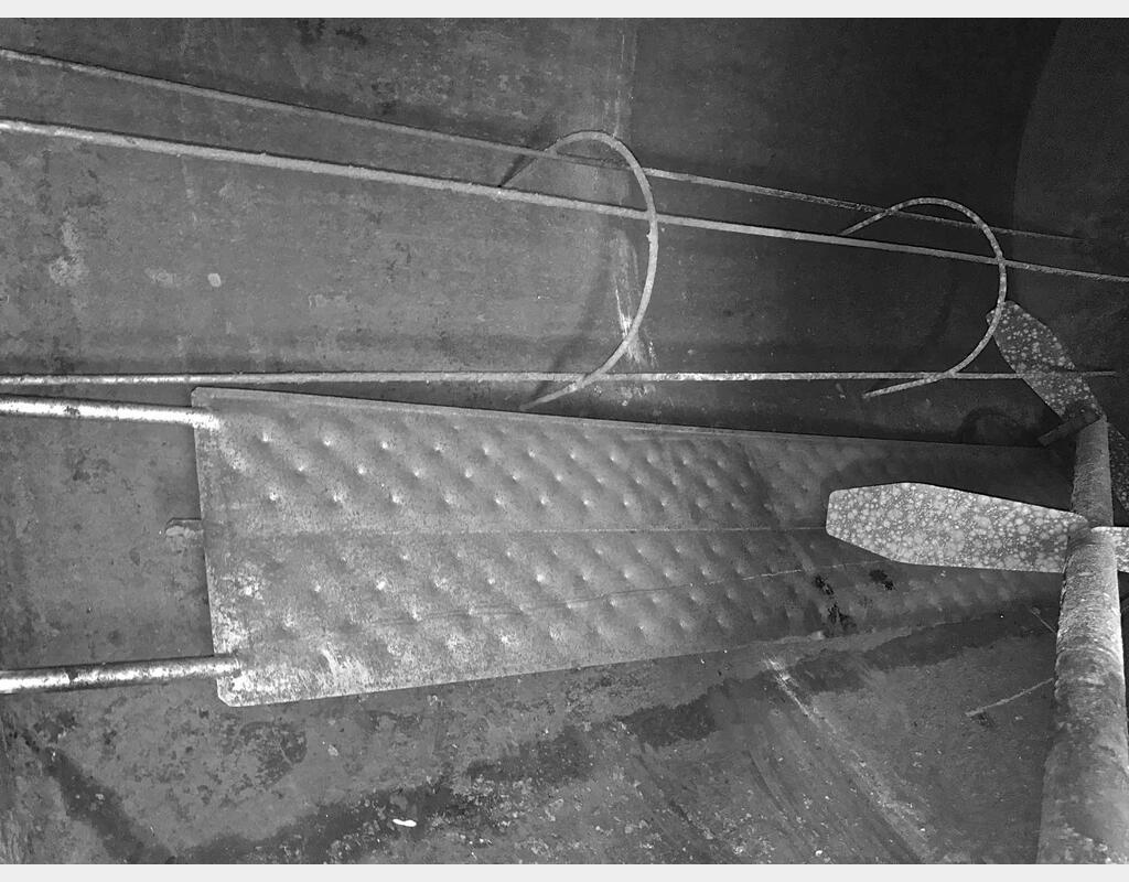 Cuve inox cylindrique verticale agitée - isolée sur pieds capacité 100 hls