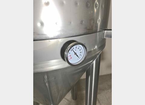 Cuve ferm&eacute;e sur pieds cylindro conique MATERIEL NEUF