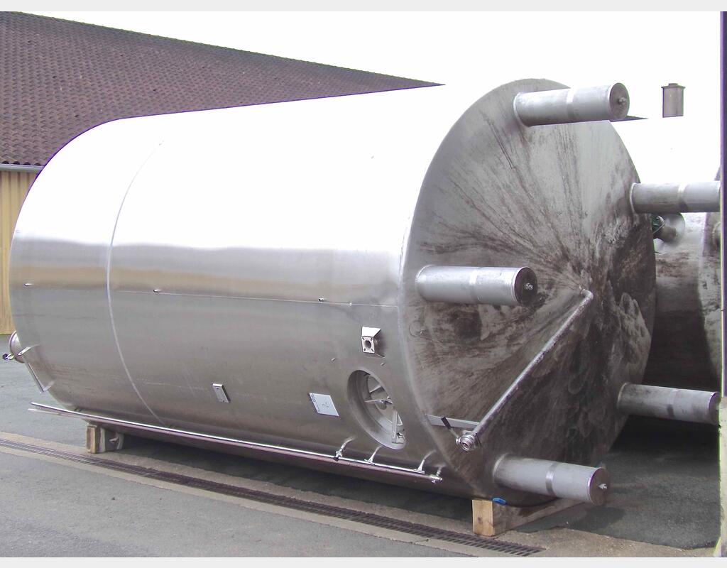 Cuve INOX agitée et isolée - Volume : 25 000 litres (250 hls)