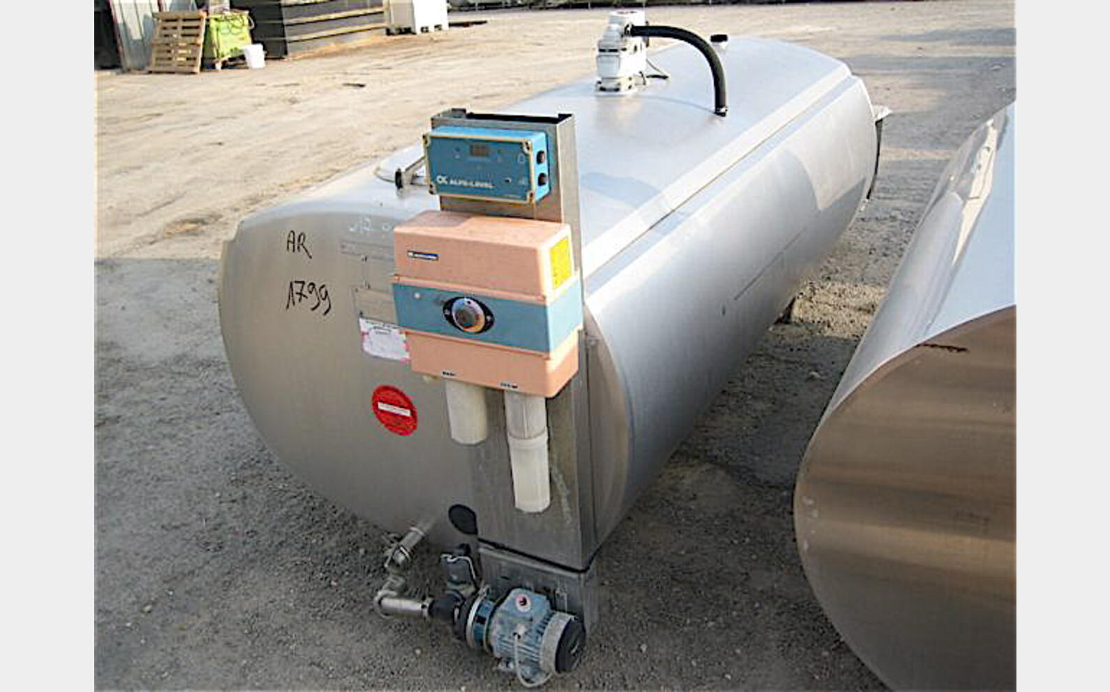 Tank &agrave; lait 1800 litres Groupe de froid et agitation .