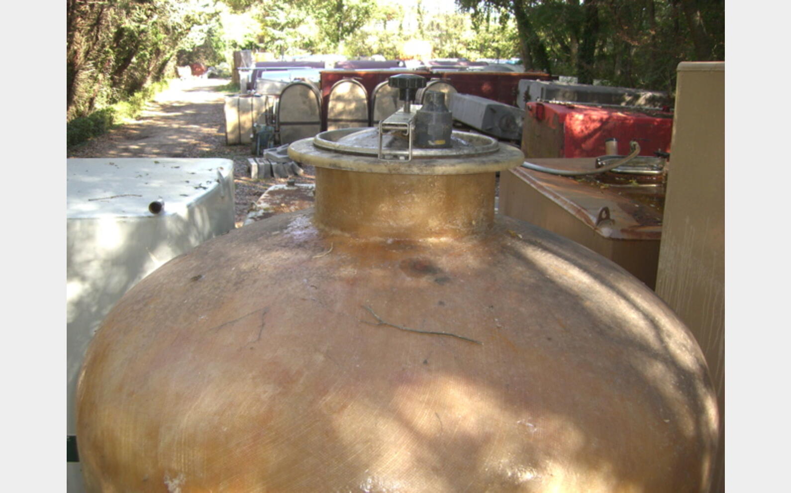 Cuve polyester verticale de 40 hls.