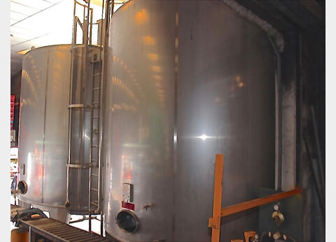 Cuve inox  316L fermée sur pieds - Volume : 40 000 litres (400 hectos)